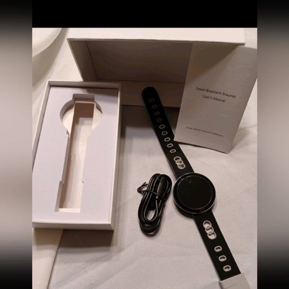 Pre-owned smart bracelet